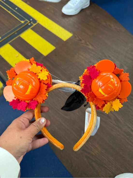 Disney Accessories - Disney parks light up Halloween wreath ears 2026 new
